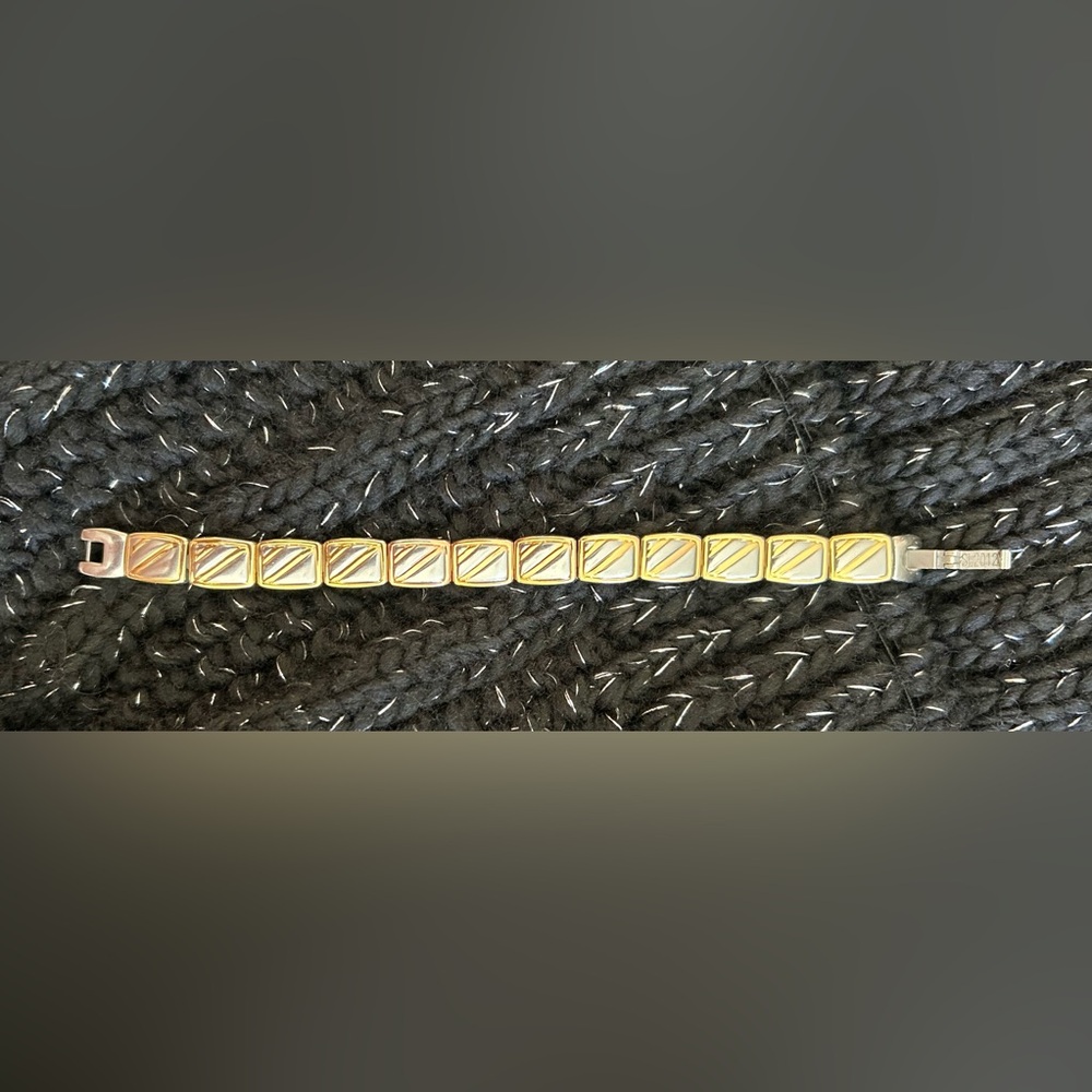 Jeffrey Scott Fine Magnetics
14k Gold Stainless Steel
Stampato Bracelet